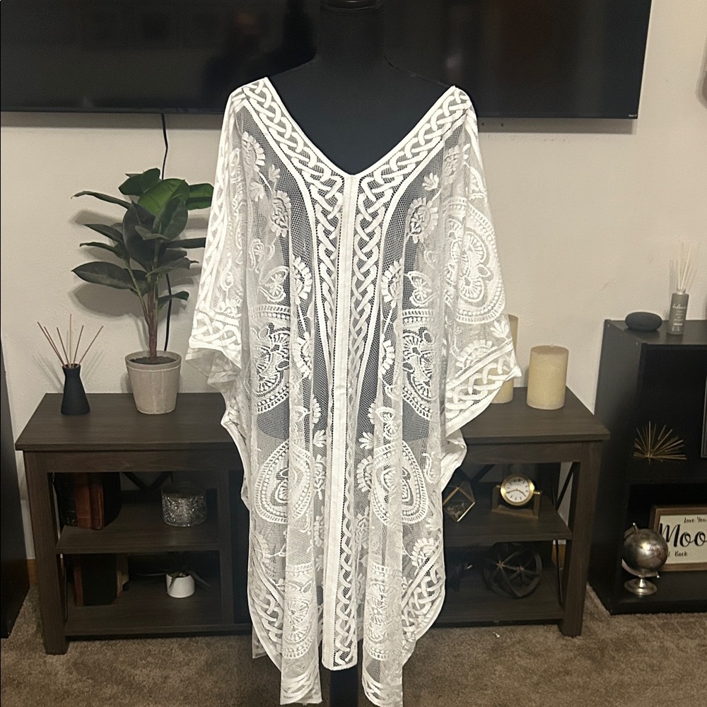 Elegant White Lace Kimono